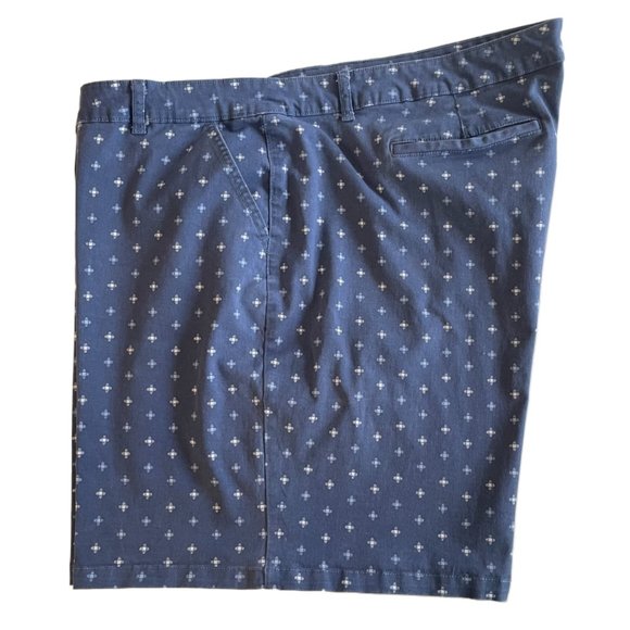 a.n.a. Women's Plus-Size 28 BLUE w/GEOMETRIC  7" Mid Rise Flat-front Chino Short - Picture 3 of 12